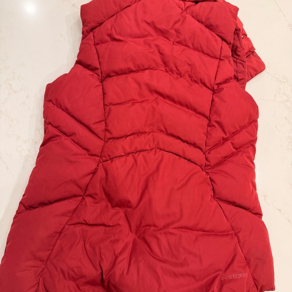 Under Armour Women’s Puffer Vest – Red – Size Small - Picture 4 of 5